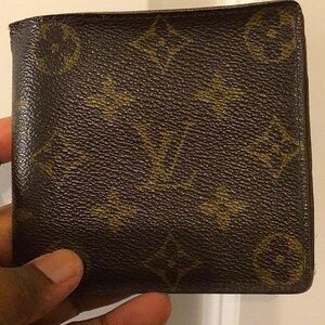 Good Bi Fold Wallet